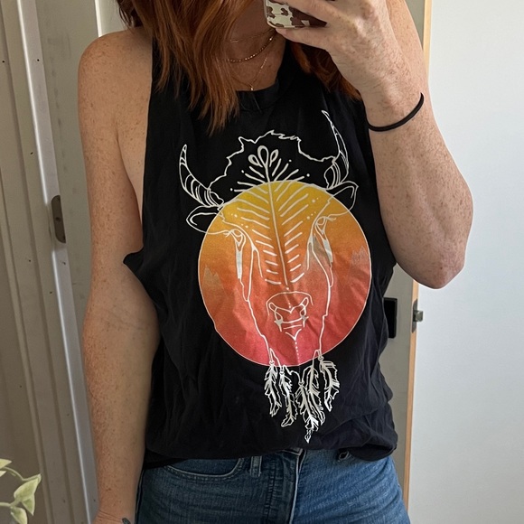 Emma & Sam Vintage Cutoff Tee - Picture 2 of 6